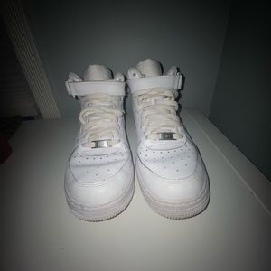 HIGH NIKE AIRFORCE 1’s